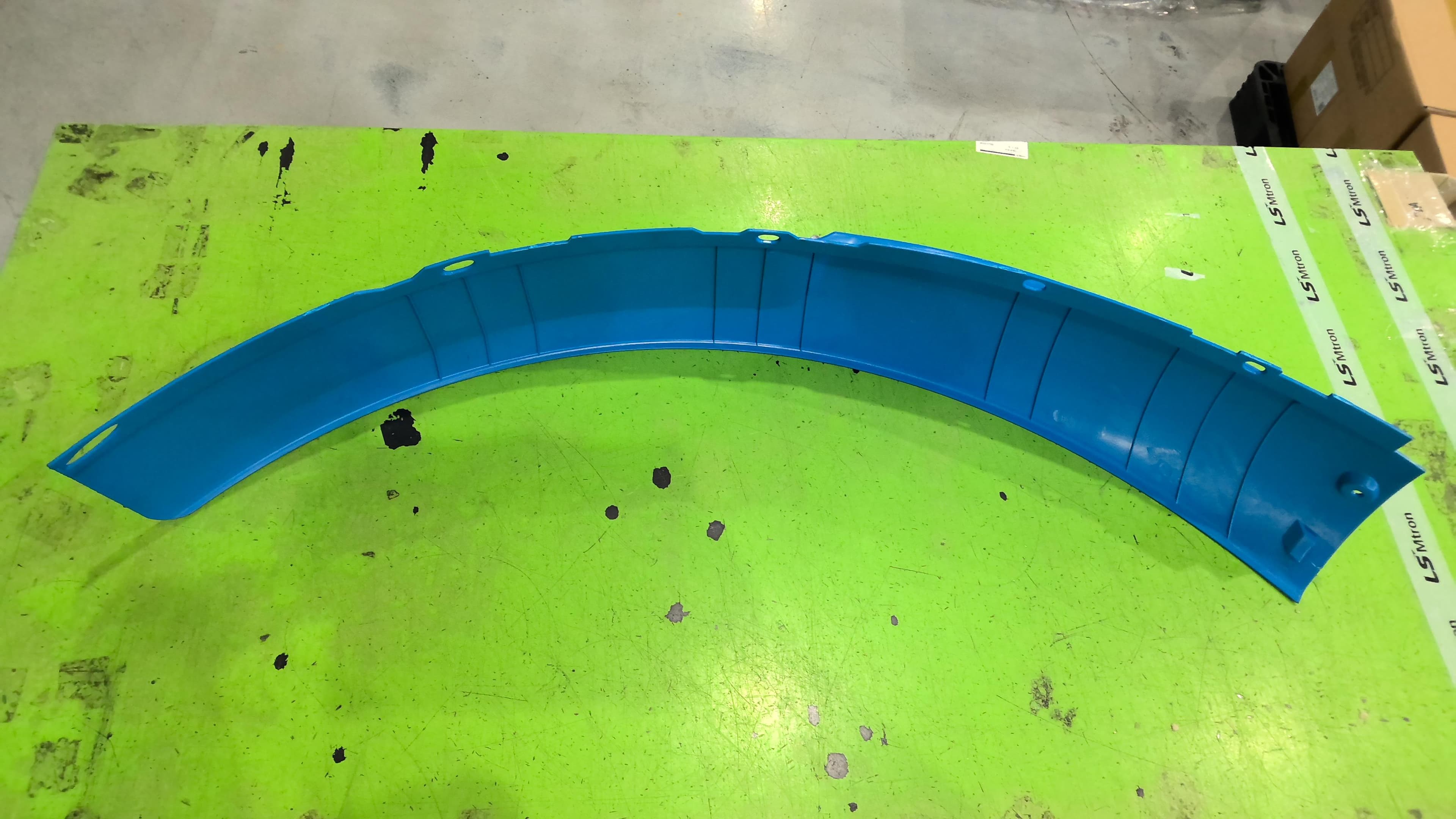 Guard Front Mud Right-Hand TRG870