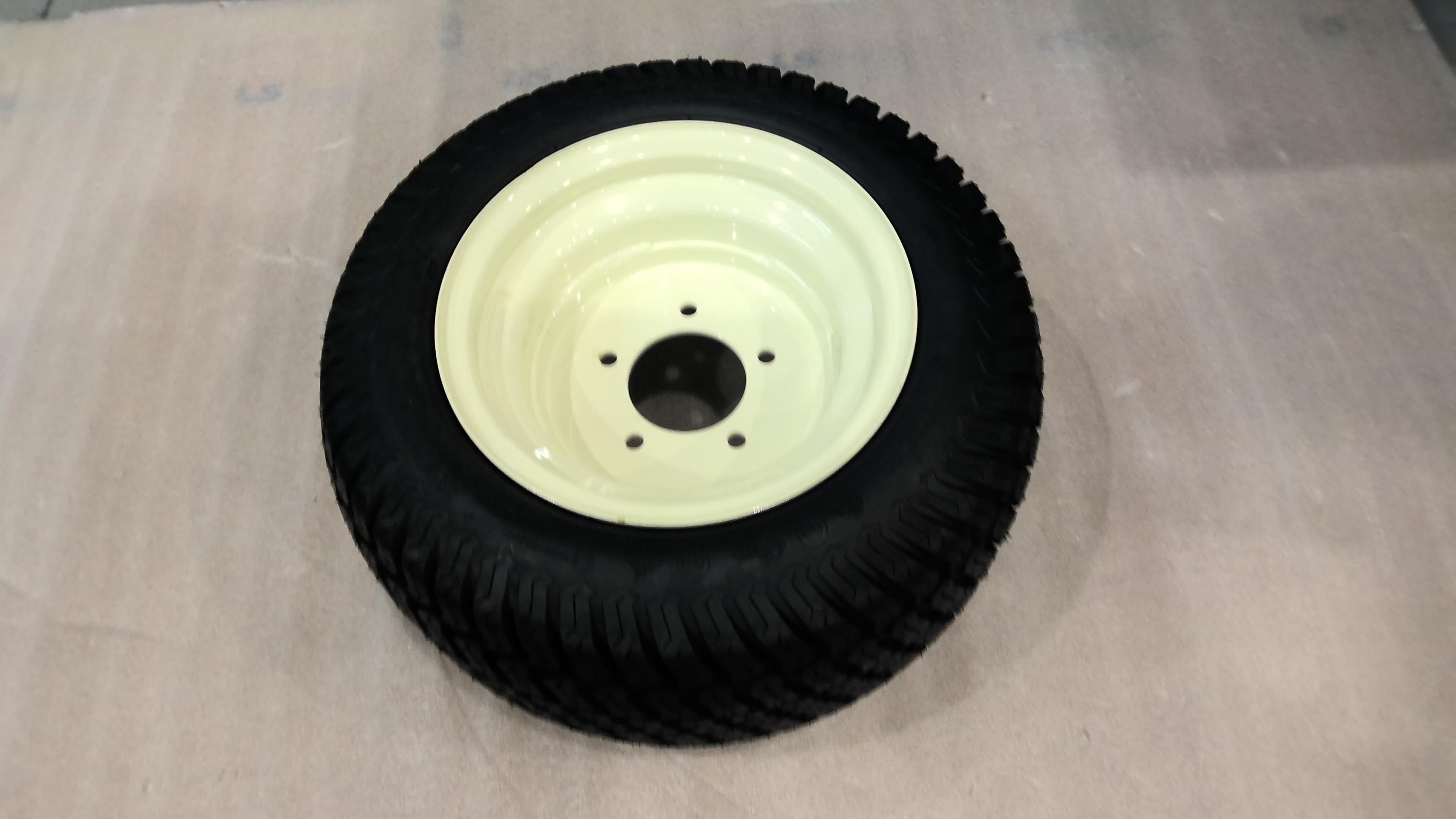Tire Assy 8.5x10(4pr) Mt1 G490