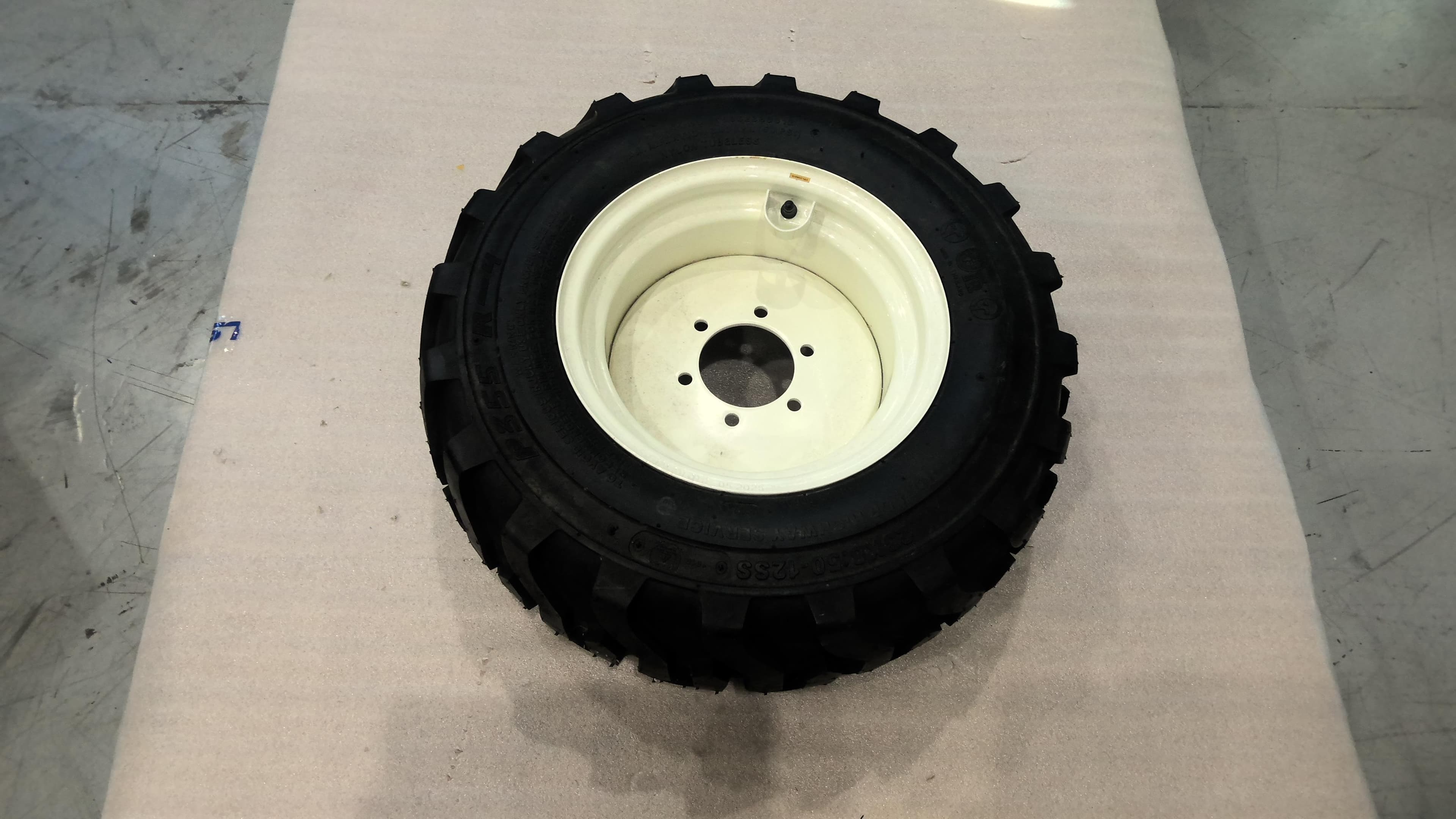 Whl Tire Assy 23x8.5 12/lh G490