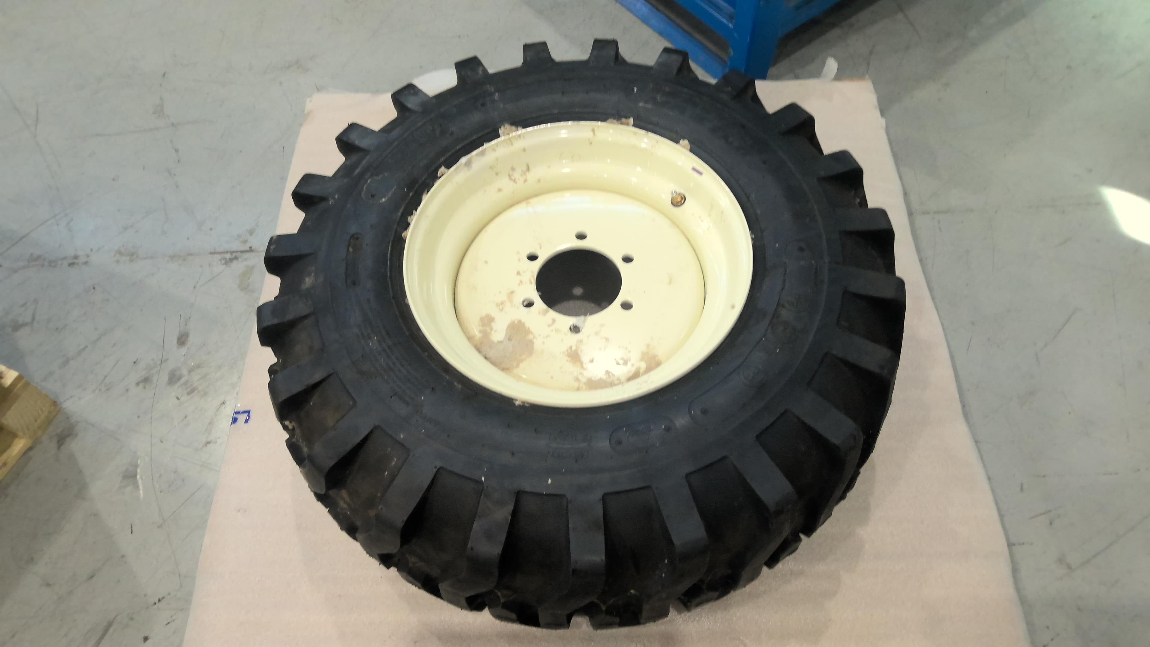 Whl Tire Assy 12x16.5/rh G490