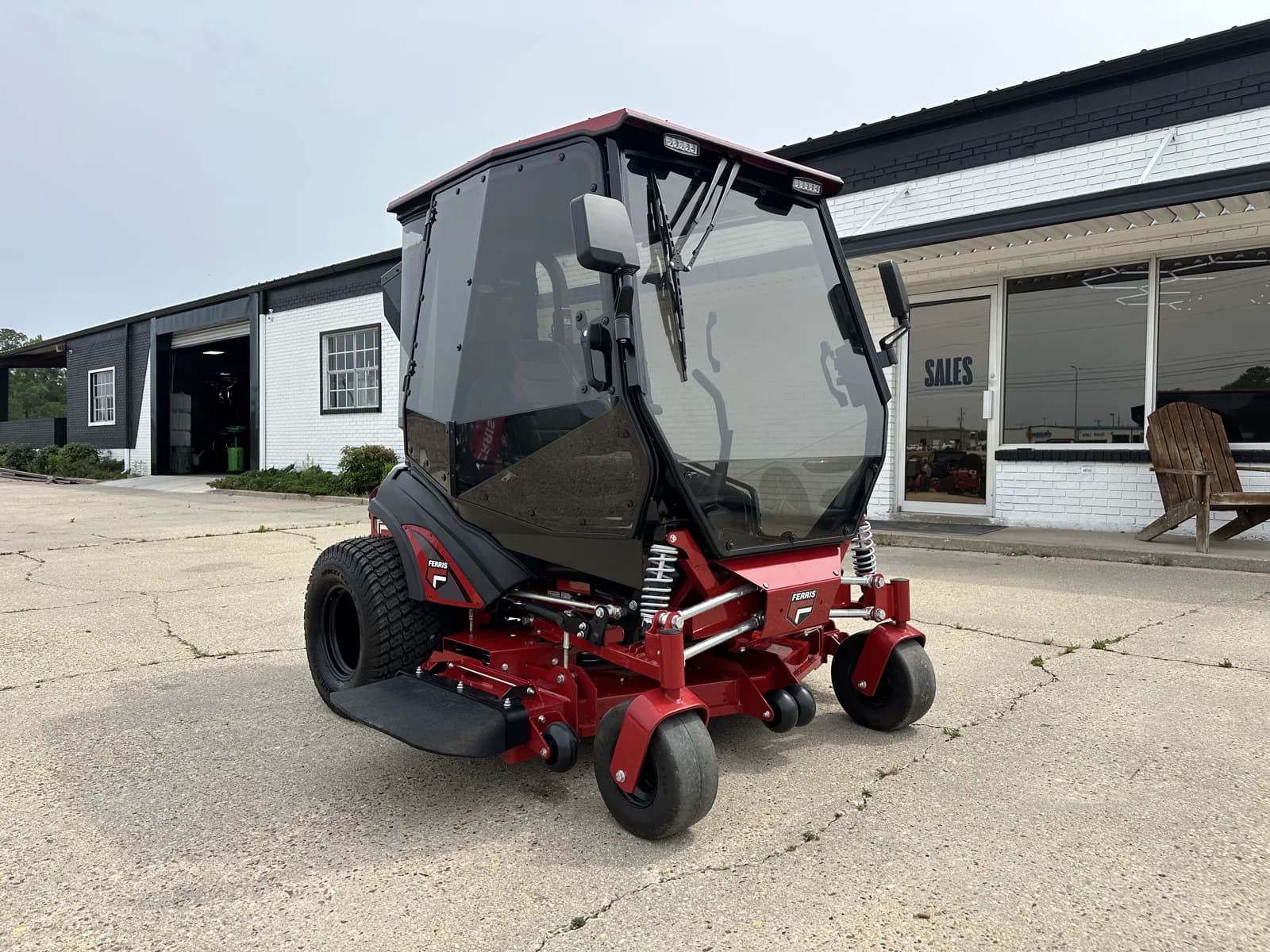 Ferris ISX™ 3300 — Curtis Premium A/C Cab — 60" deck, Vanguard® Big Block EFI ETC with Oil Guard