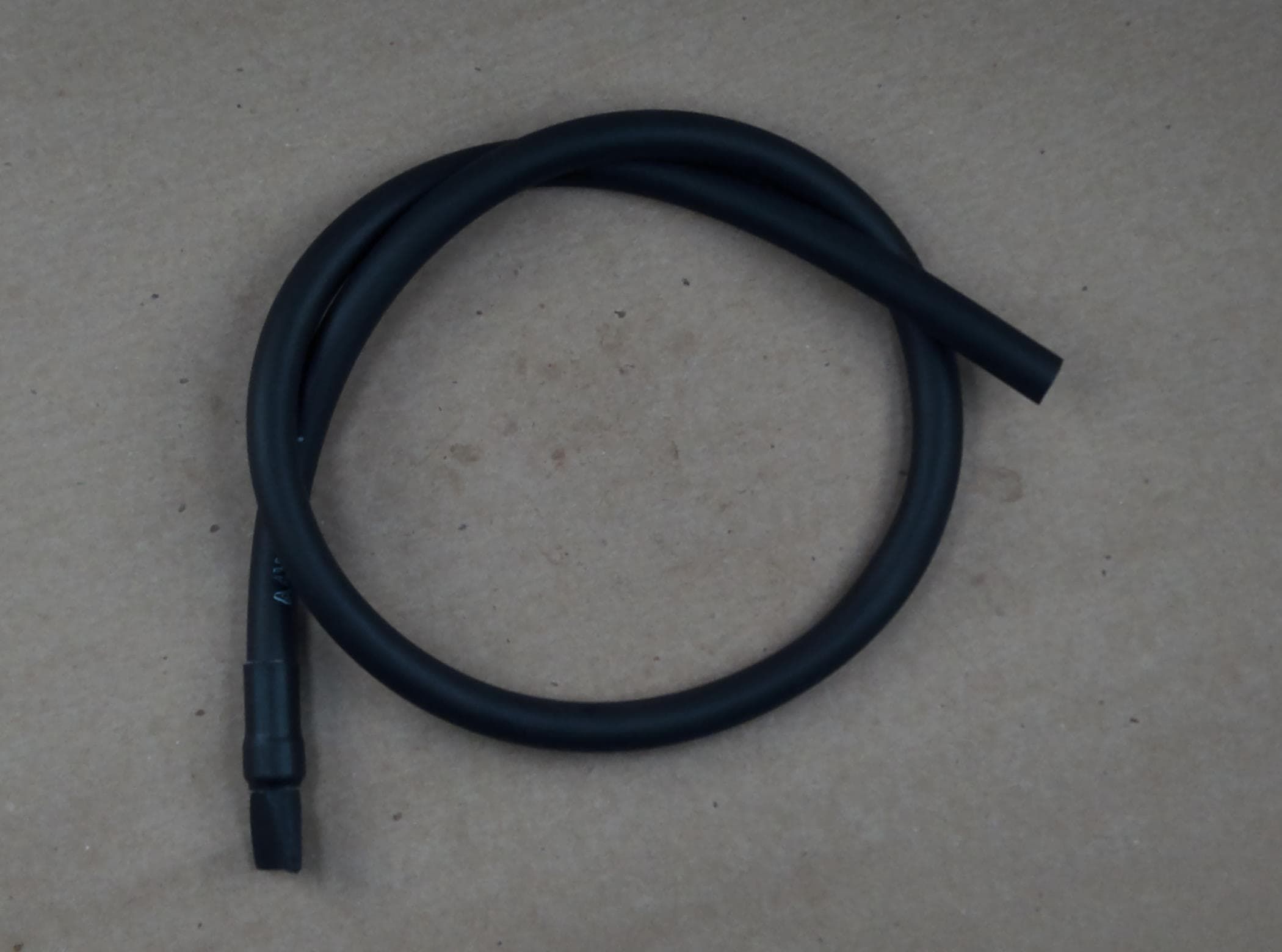 Hose Drain RH U 2011 Trg865