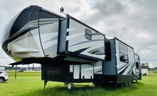2018 Heartland Cyclone HD Edition Toy Hauler photo 2