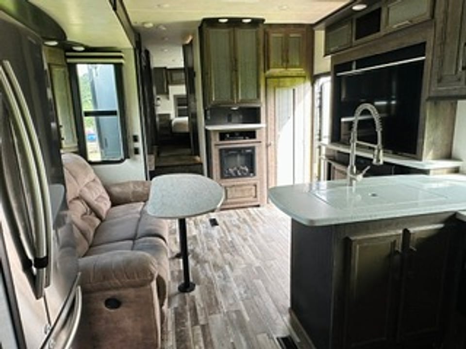 2018 Heartland Cyclone HD Edition Toy Hauler photo 6