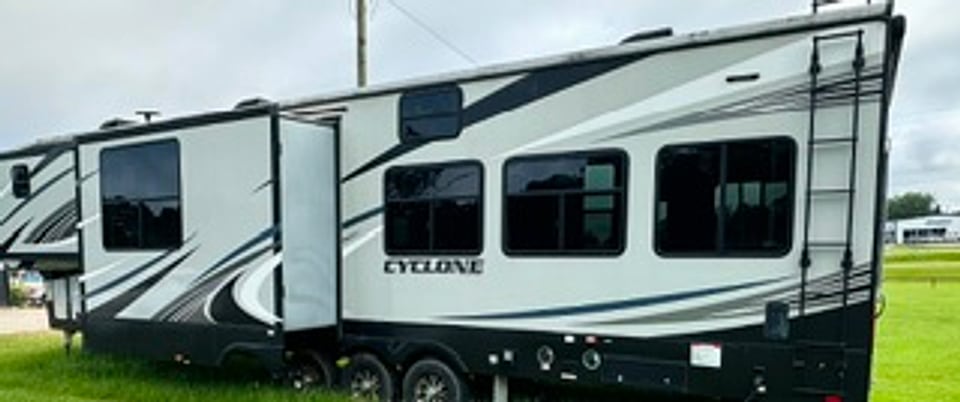 2018 Heartland Cyclone HD Edition Toy Hauler photo 25