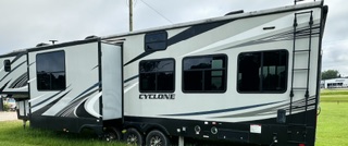 2018 Heartland Cyclone HD Edition Toy Hauler photo 25