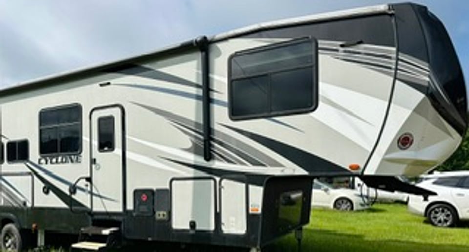 2018 Heartland Cyclone HD Edition Toy Hauler photo 26