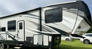 2018 Heartland Cyclone HD Edition Toy Hauler photo 26