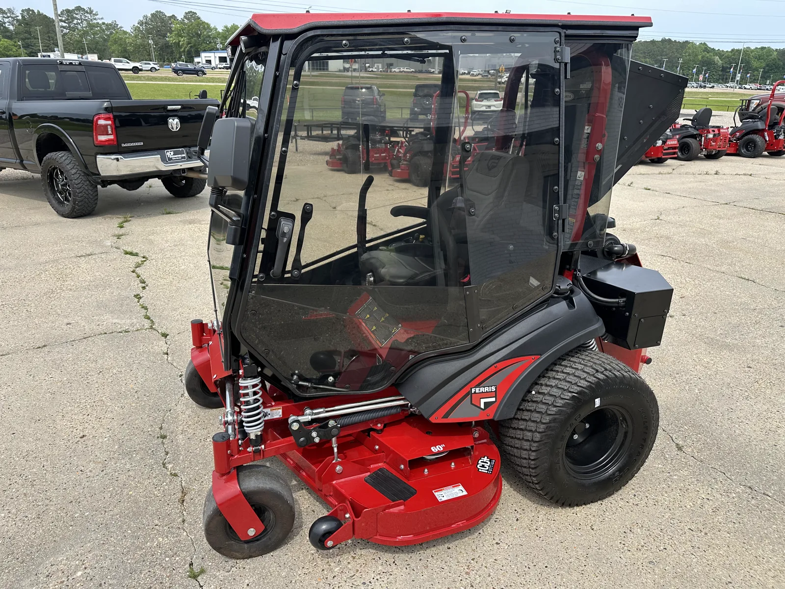 Ferris ISX™ 3300 — Curtis Premium A/C Cab, photo 2 of 10