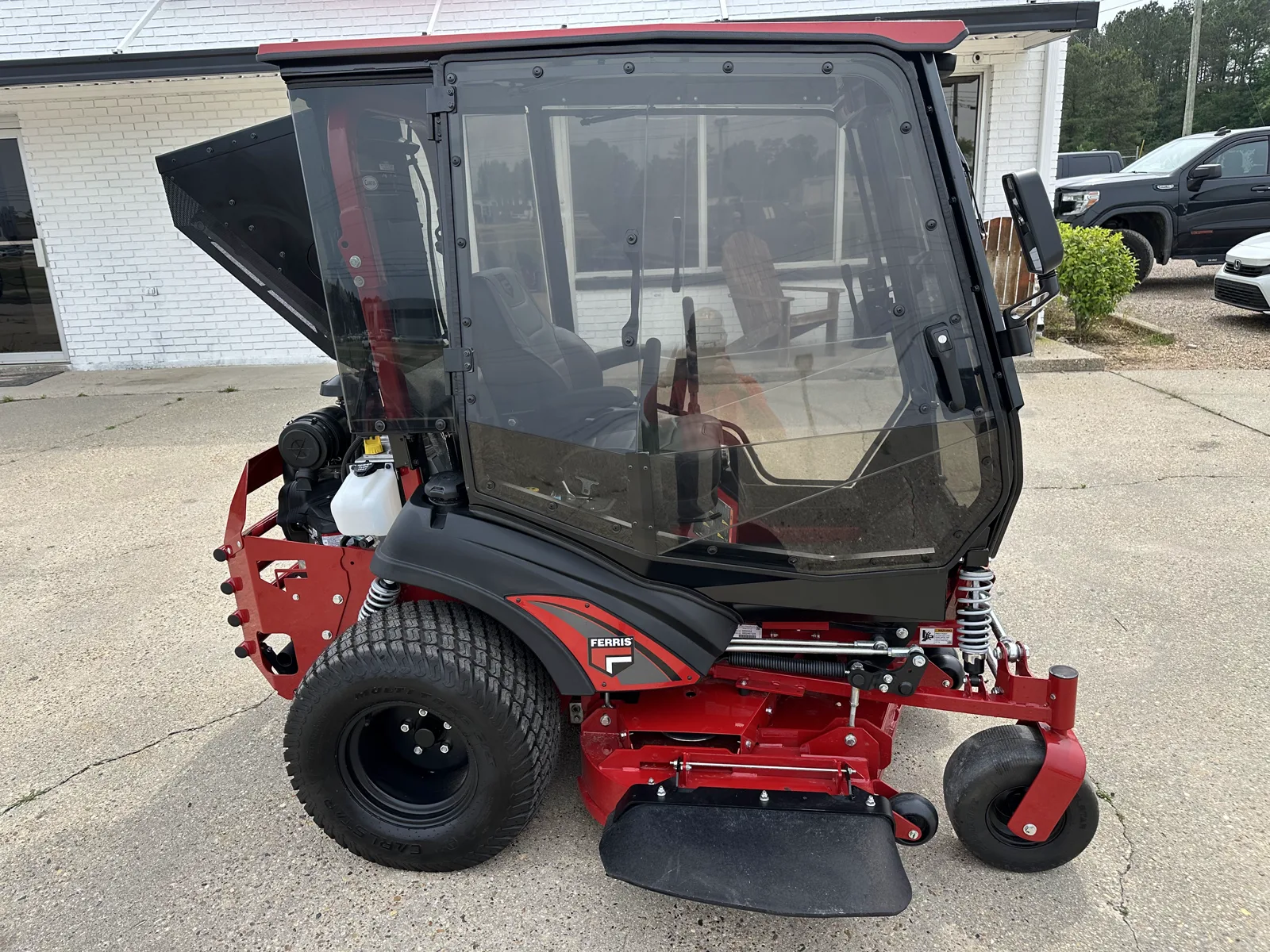 Ferris ISX™ 3300 — Curtis Premium A/C Cab, photo 3 of 10