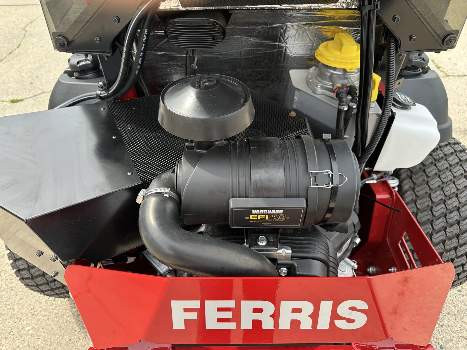 Ferris ISX™ 3300 — Curtis Premium A/C Cab, photo 7 of 10
