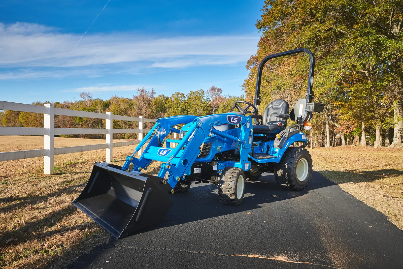 LS MT125 – 24.7 HP Diesel, Hydrostatic, Loader Included, photo 1 of 1